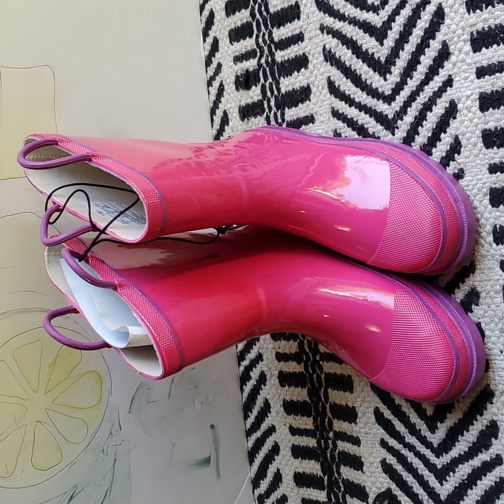 New with tags! Kids Western Chief Firechief Rain Boots in size 3 Youth